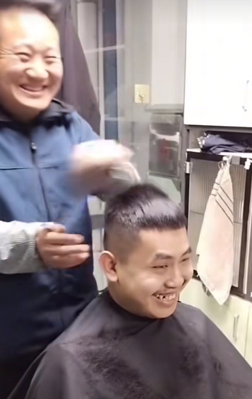 尊贵得大果子用户 可以发图啦 老哥们苹果不能发图的借口不准说了哟

93 / 作者:菜市场逮家鸡 / 