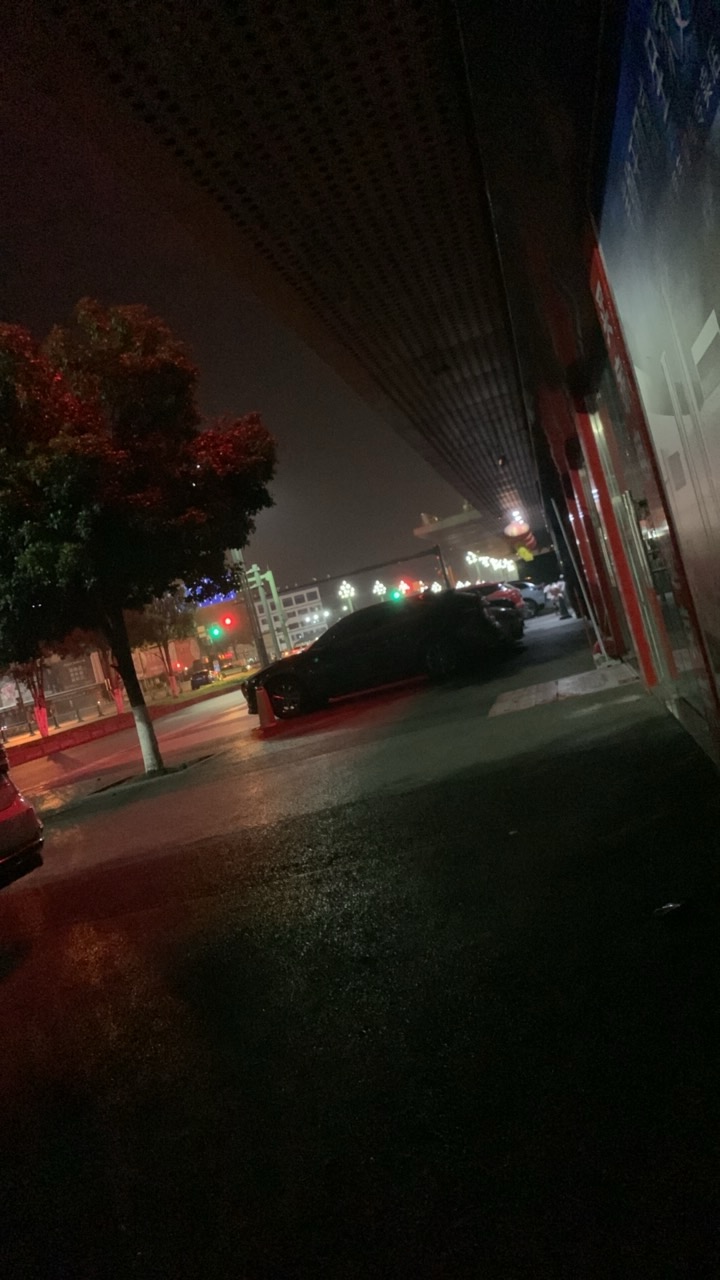 刚刚都还在看广子弄钱吃饭，然后支付宝发票突然到了这下可以吃饭了


84 / 作者:乖，我就蹭蹭 / 