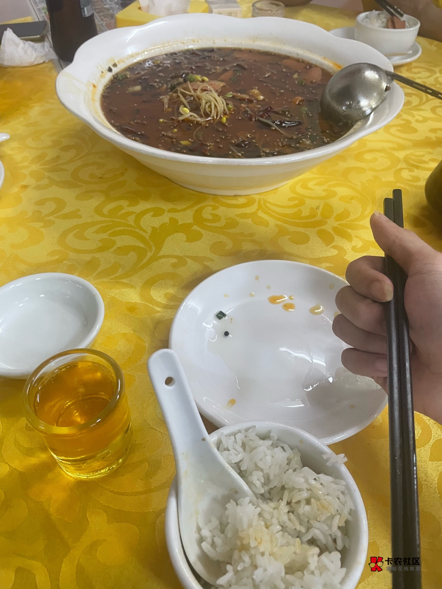 没钱吃饭了 刚好人叫出来喝点 

2 / 作者:武利最深情 / 