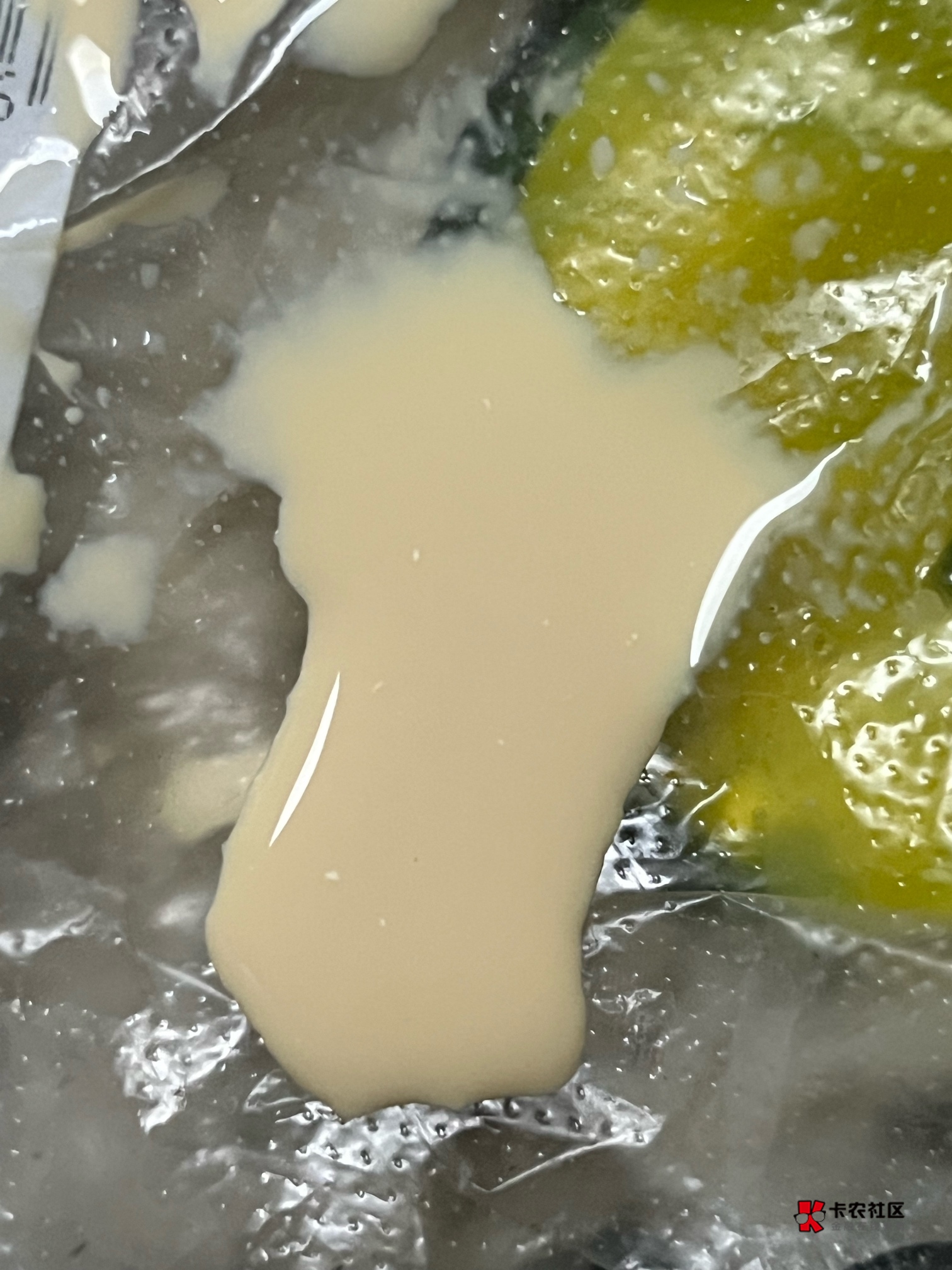 万能的老哥们这挂壁奶能喝吗 刚剪个口子倒冰杯子里面才发现是黄色的 是过期了吗 


21 / 作者:稳入哈马比 / 