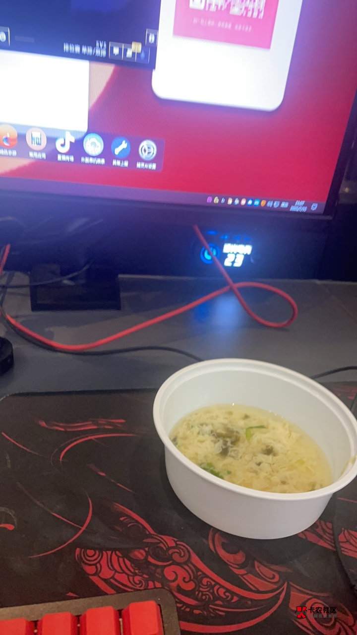 上网回来，耳机掉了！亏麻了

21 / 作者:溜达发财 / 