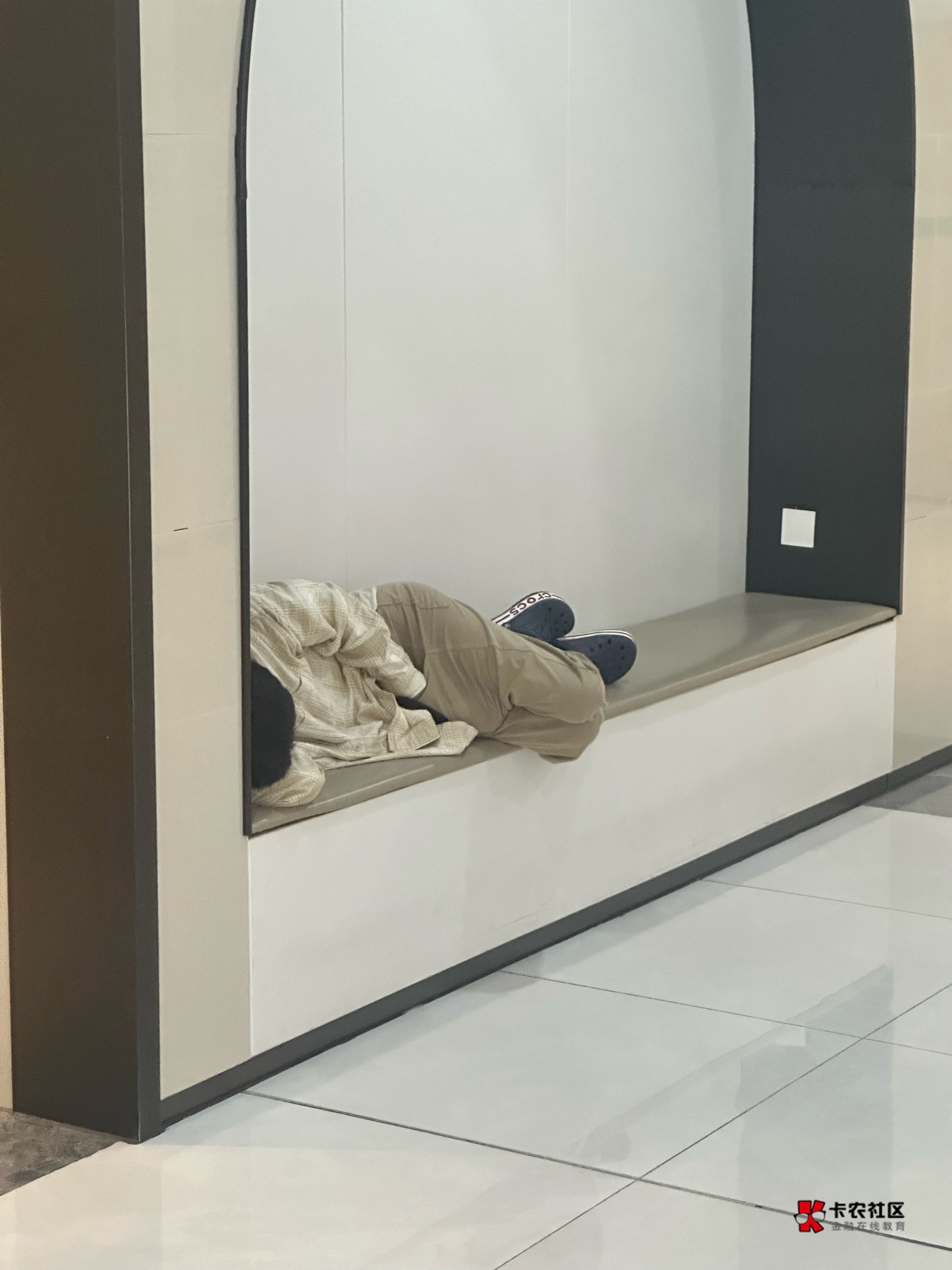 这是哪个老哥把我位置抢了

83 / 作者:榴莲买买买 / 