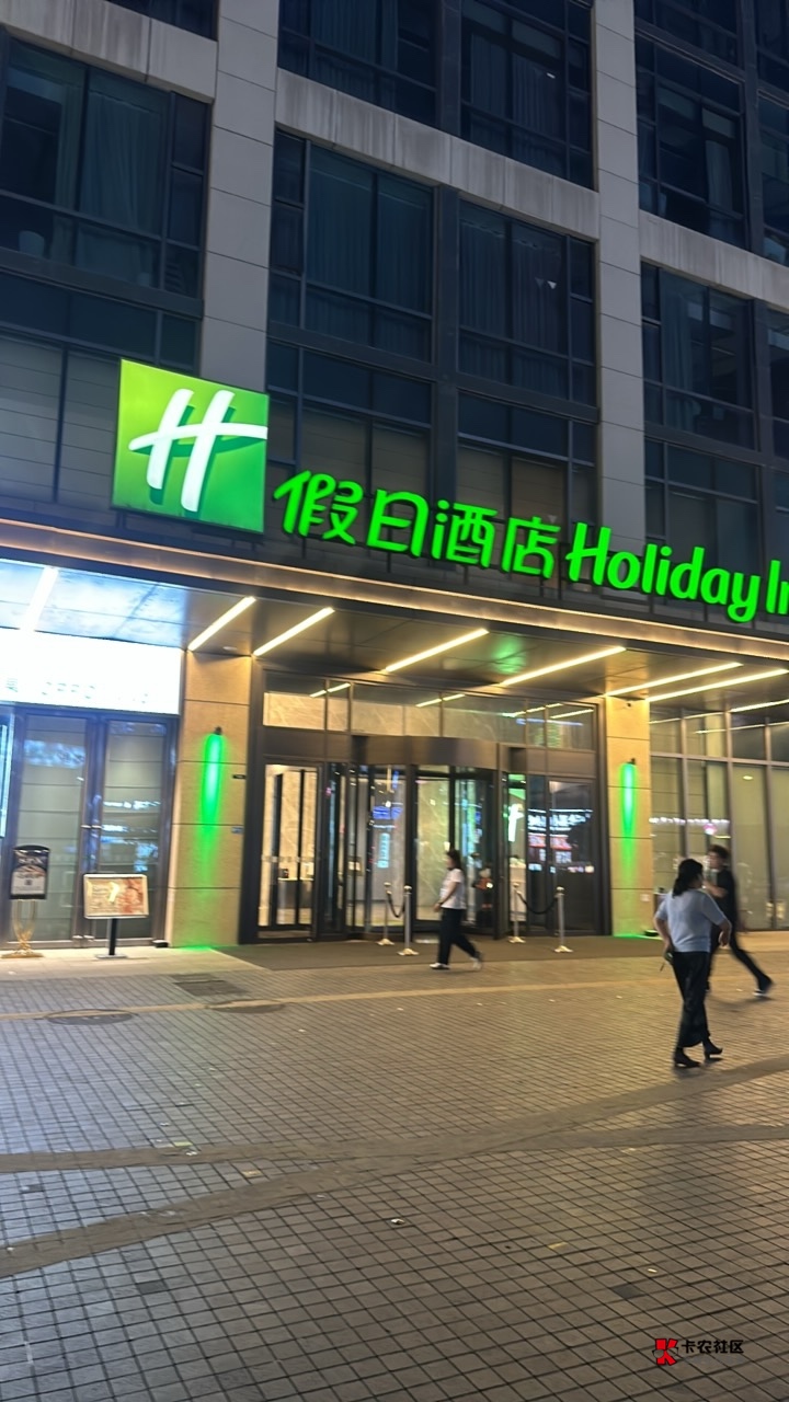 老锅锅们  我京东e卡15发子弹准备就绪  万达广场打地铺坐等12点开抽   冲冲冲

99 / 作者:榴莲买买买 / 