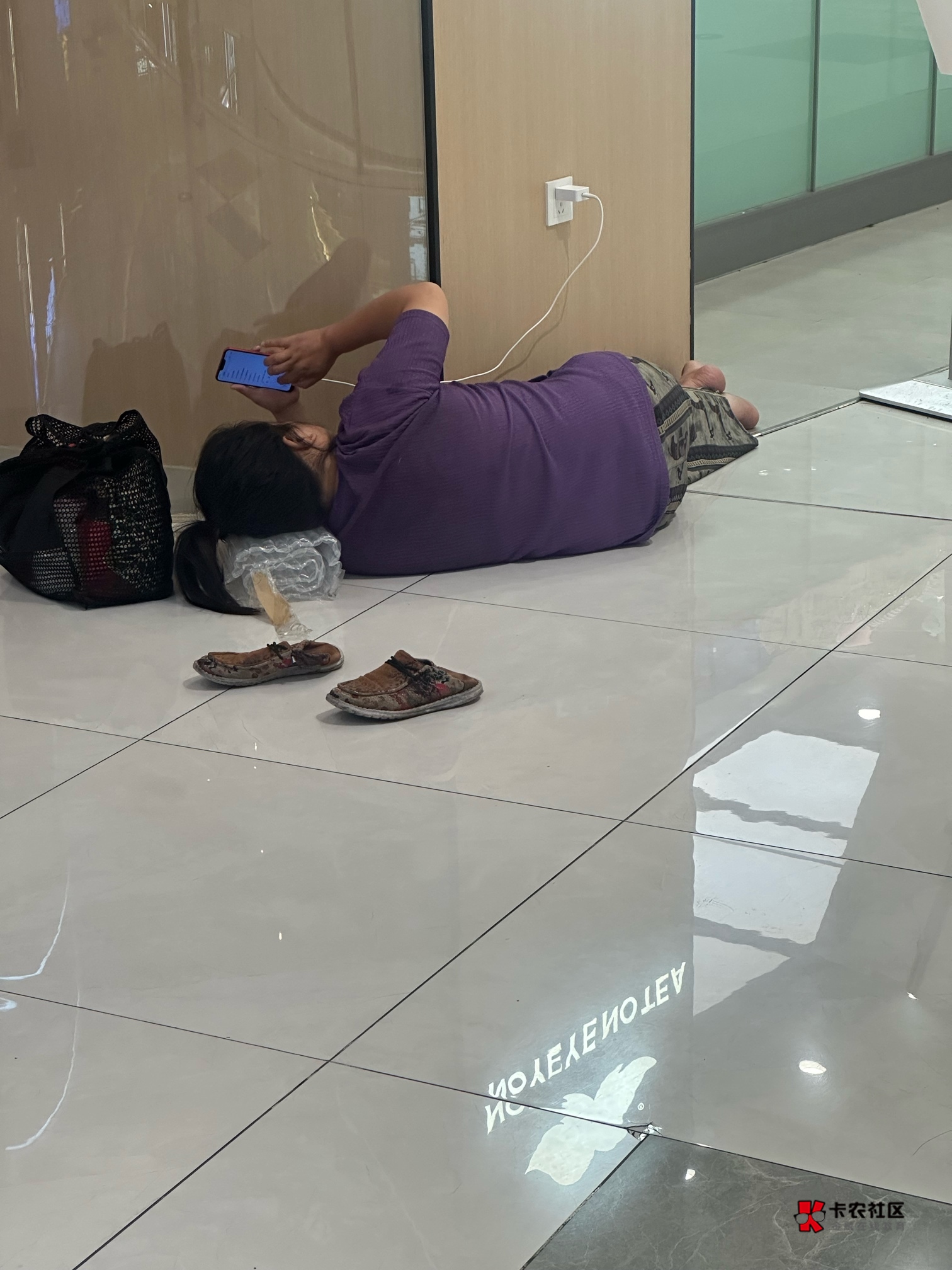 这是卡农哪个老哥  今天都穿长袖了  你不怕冷啊  顺便问下空气枕头   .拖  出吗

2 / 作者:榴莲买买买 / 