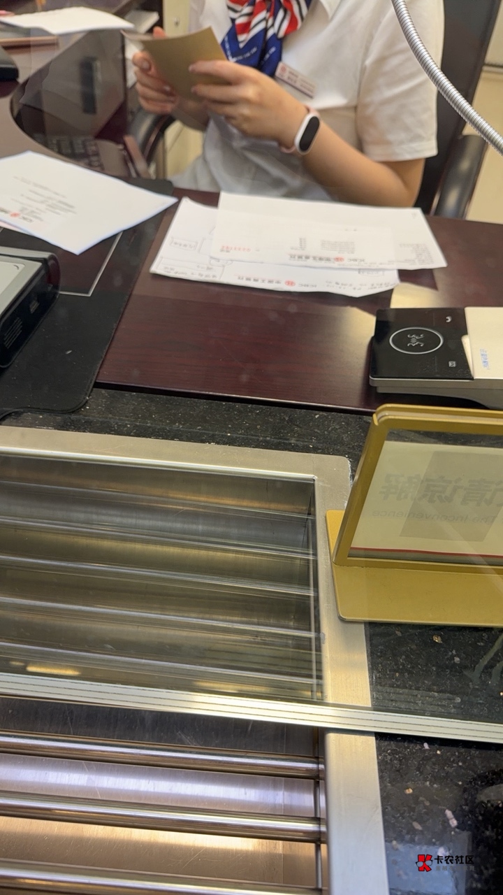 泰州已取现，去柜台说有法院退赔，查到有一个存单，由于我的工行卡已过期，没有补办延100 / 作者:凡客总代 / 