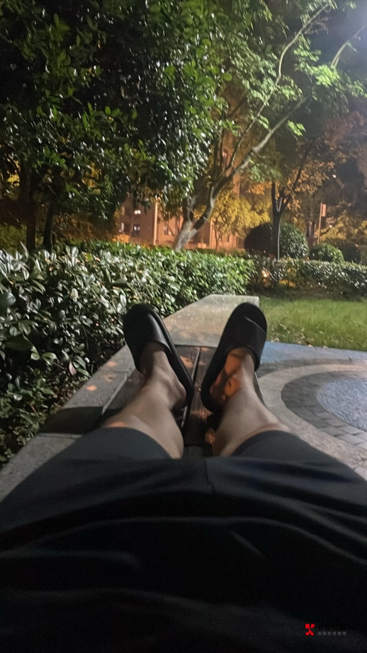 来昆山好人公园面基，看到我给我递一根烟，我是好人

66 / 作者:壁人气帅人迷 / 