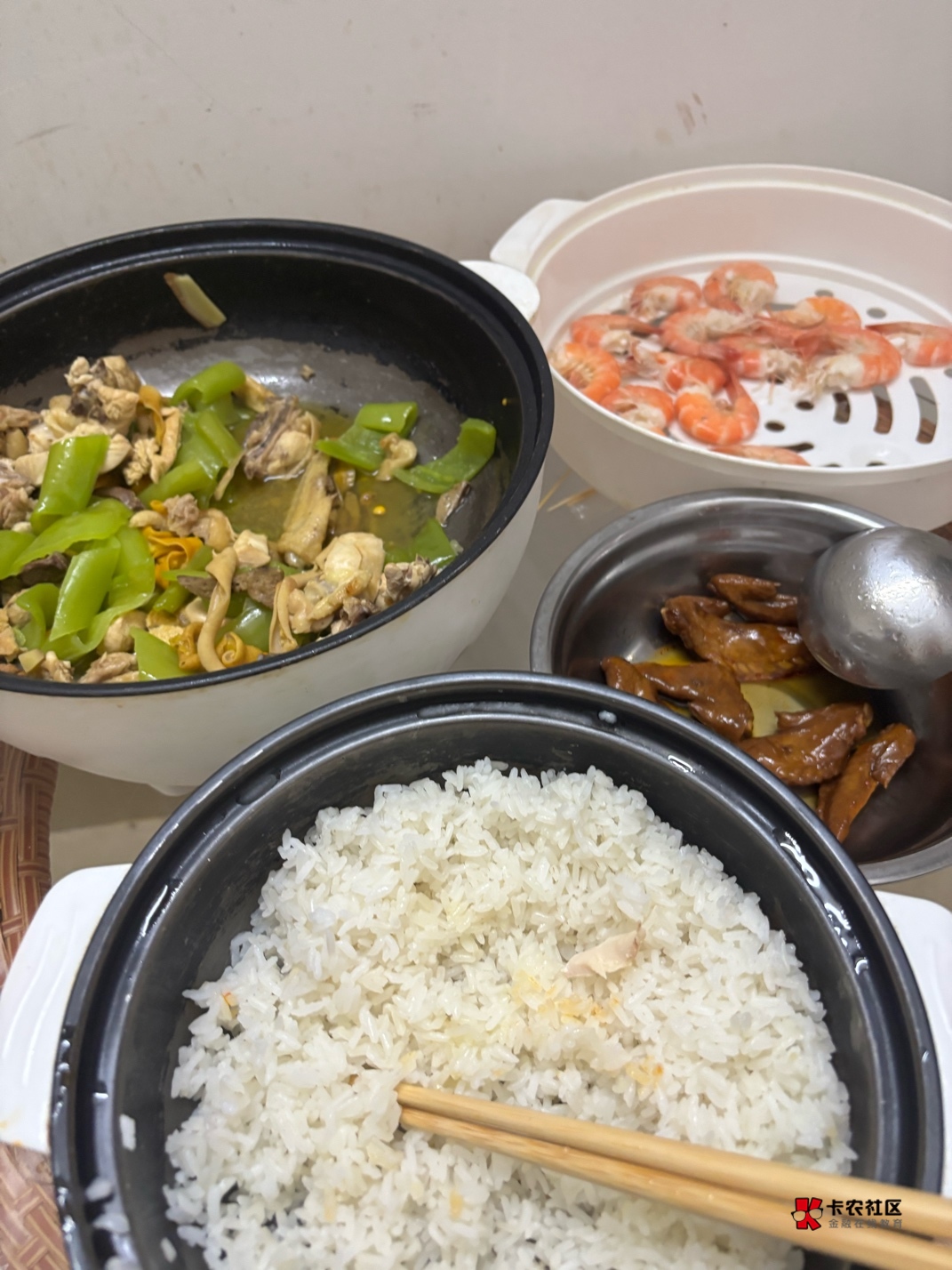 老哥们先吃

63 / 作者:六六大 / 