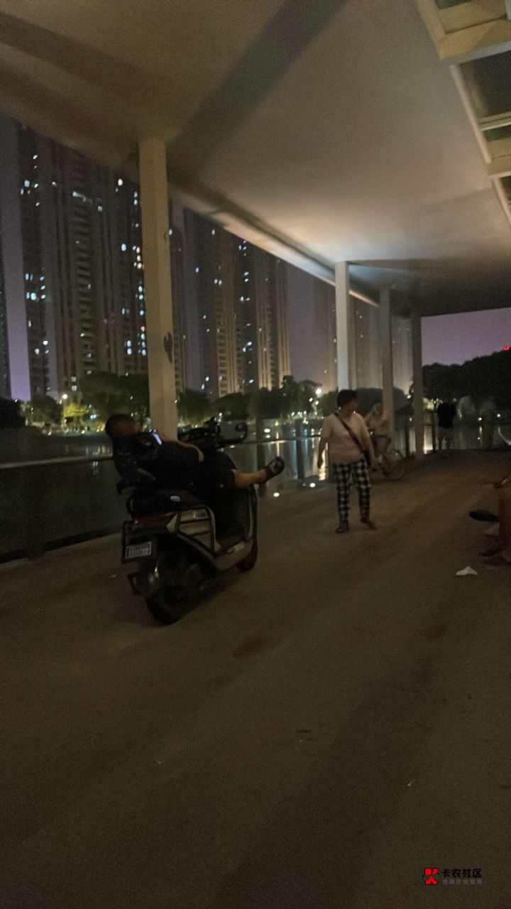 有没有老哥请吃饭，吃完奖励你梭大滴

31 / 作者:壁人气帅人迷 / 