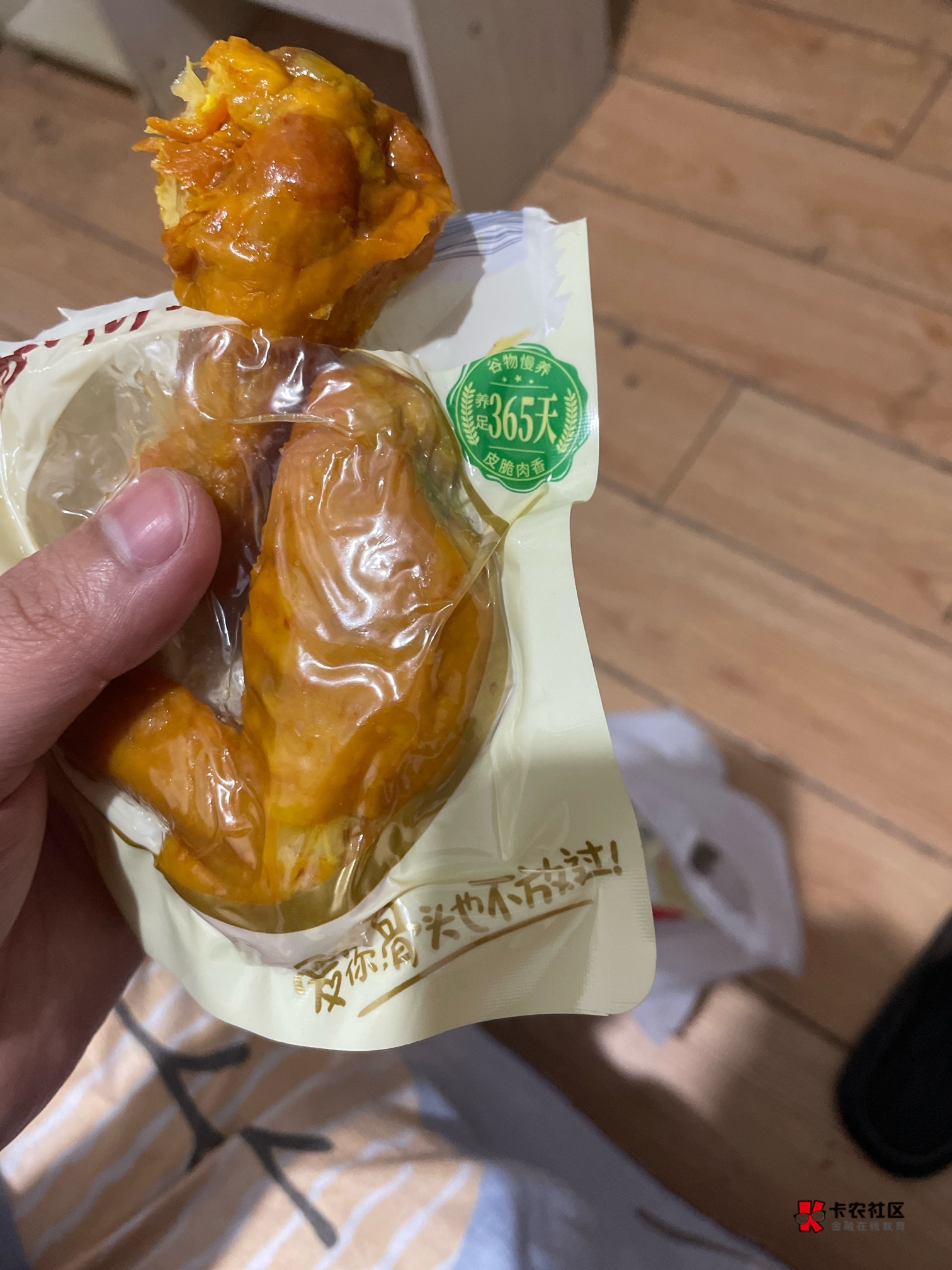 刚刚在便利店买东西我怕打扰到收银员，所就我就悄悄地走了，正如我轻悄悄地来，轻悄悄66 / 作者:壁人气帅人迷 / 