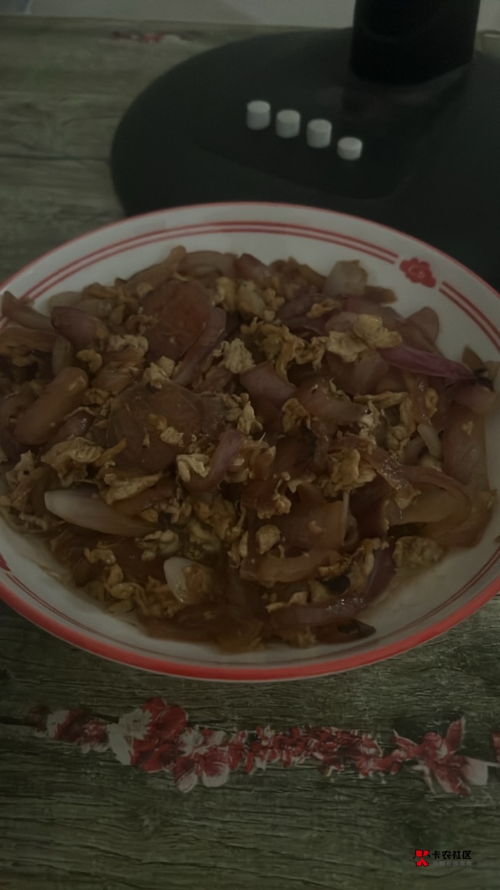 推荐一道菜 自己做的那种，洋葱炒蛋超级好吃，放酱油。

36 / 作者:神的指引 / 