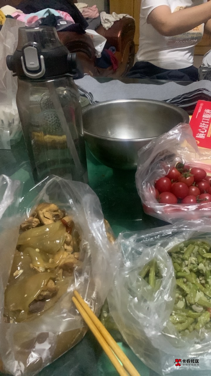 我之后就把卡农当家了，你们陪我聊会天呗，老婆在干活，我还在喝

25 / 作者:多年的老哥 / 