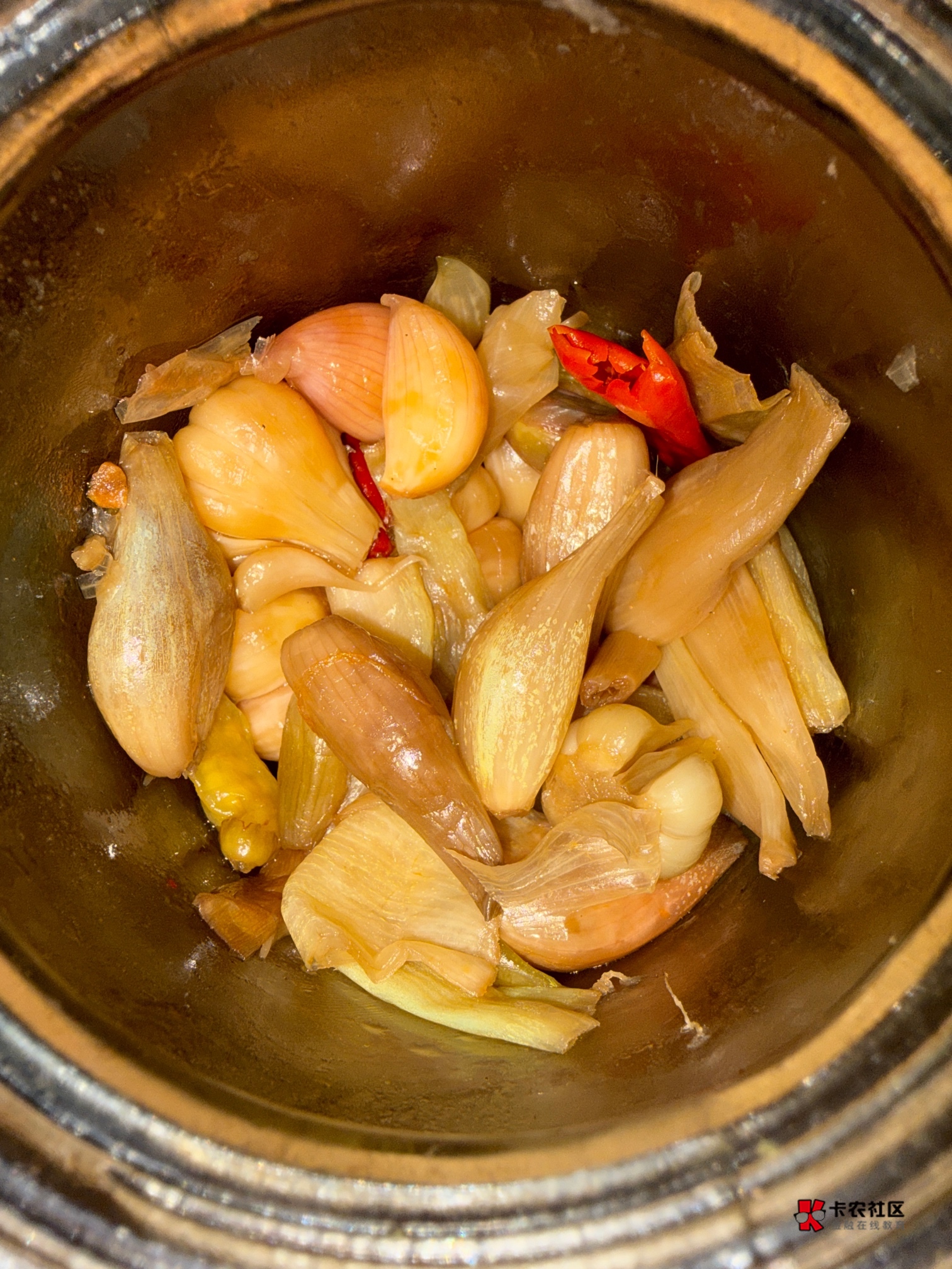 在农村生活也还行。不怎么花钱。偶尔去街上买点熟食和排骨肉什么的打打牙祭。还有家里9 / 作者:老陈。 / 
