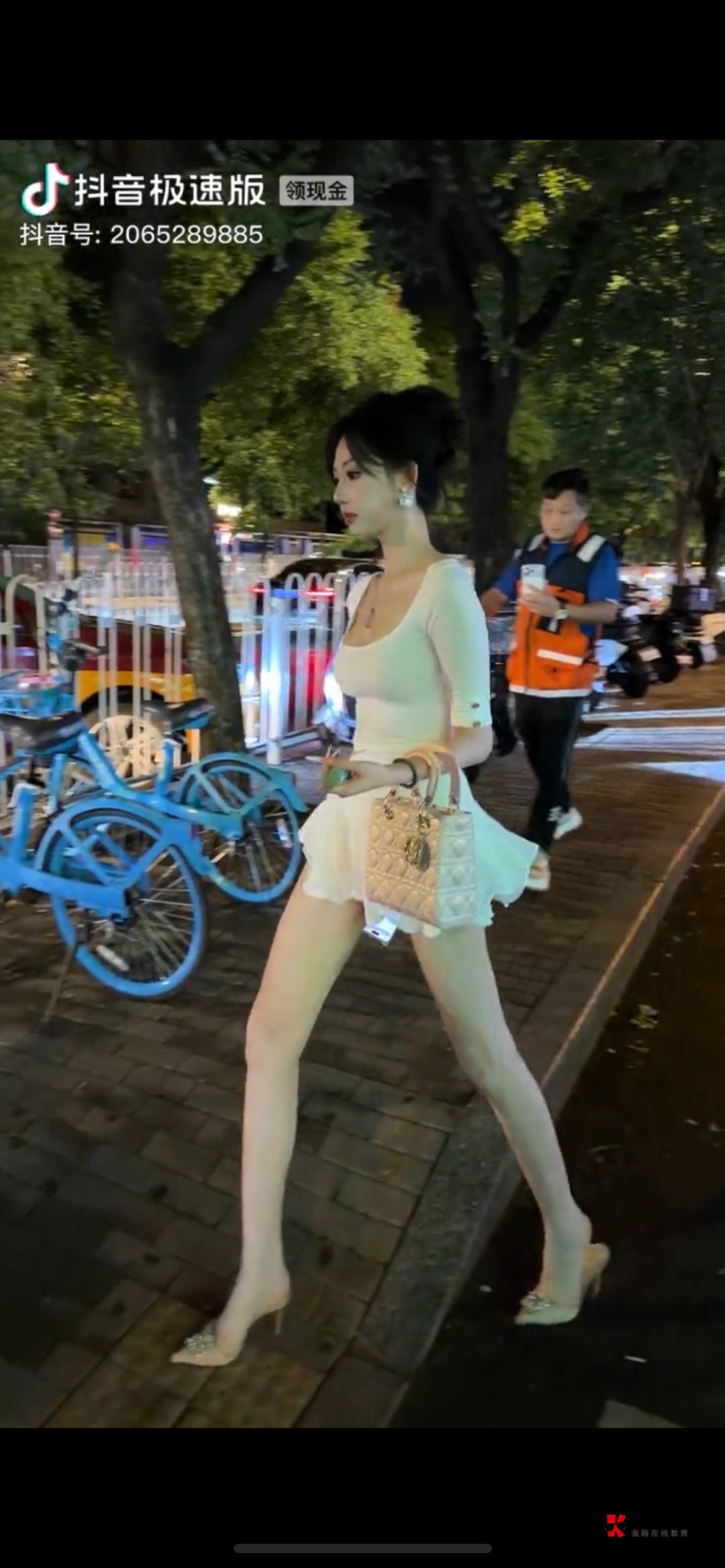 顶美出动




95 / 作者:中国龙佛吕布 / 