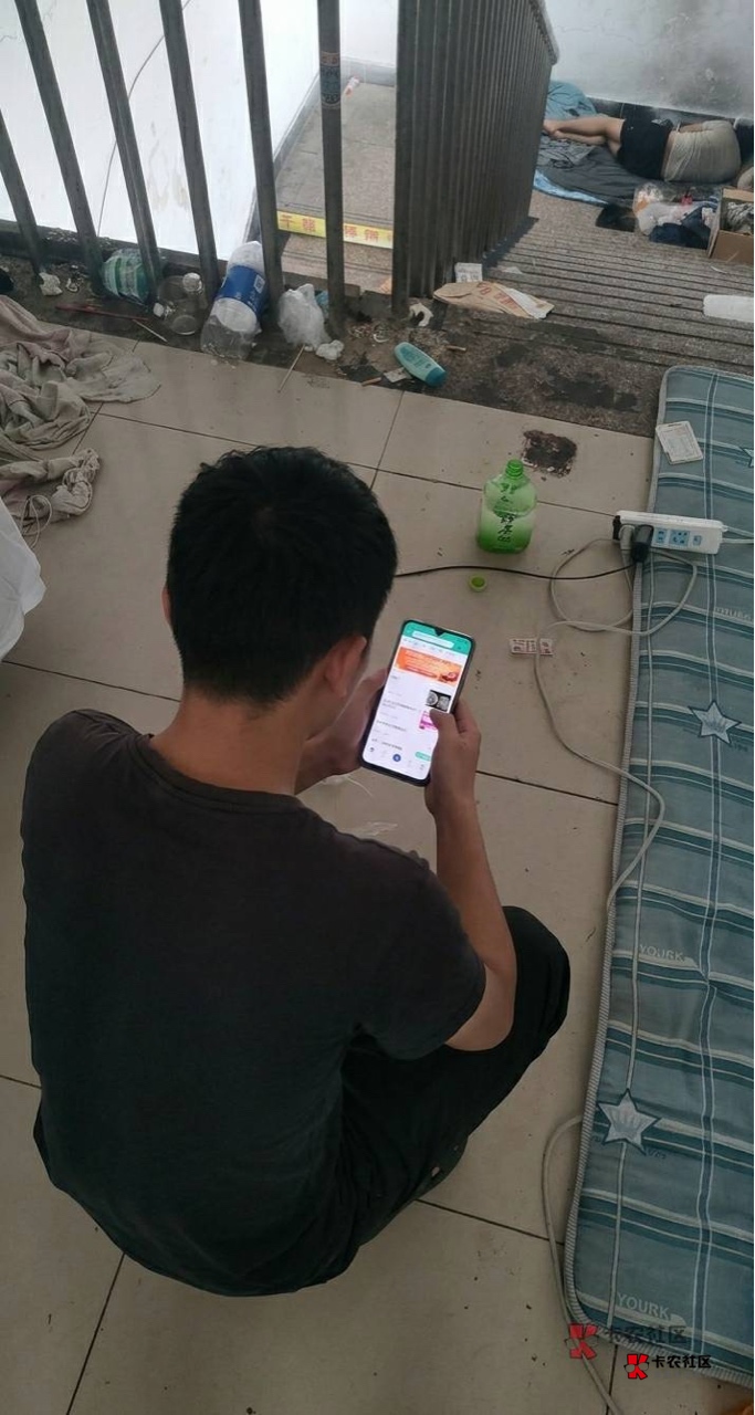 老哥们，饿昏了刚醒，有毛吗？


1 / 作者:雷神y / 