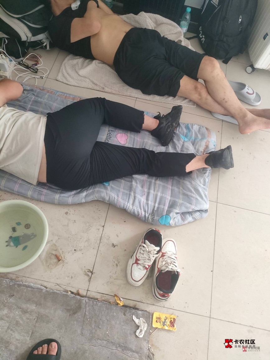 老哥们，饿昏了刚醒，有毛吗？


37 / 作者:雷神y / 