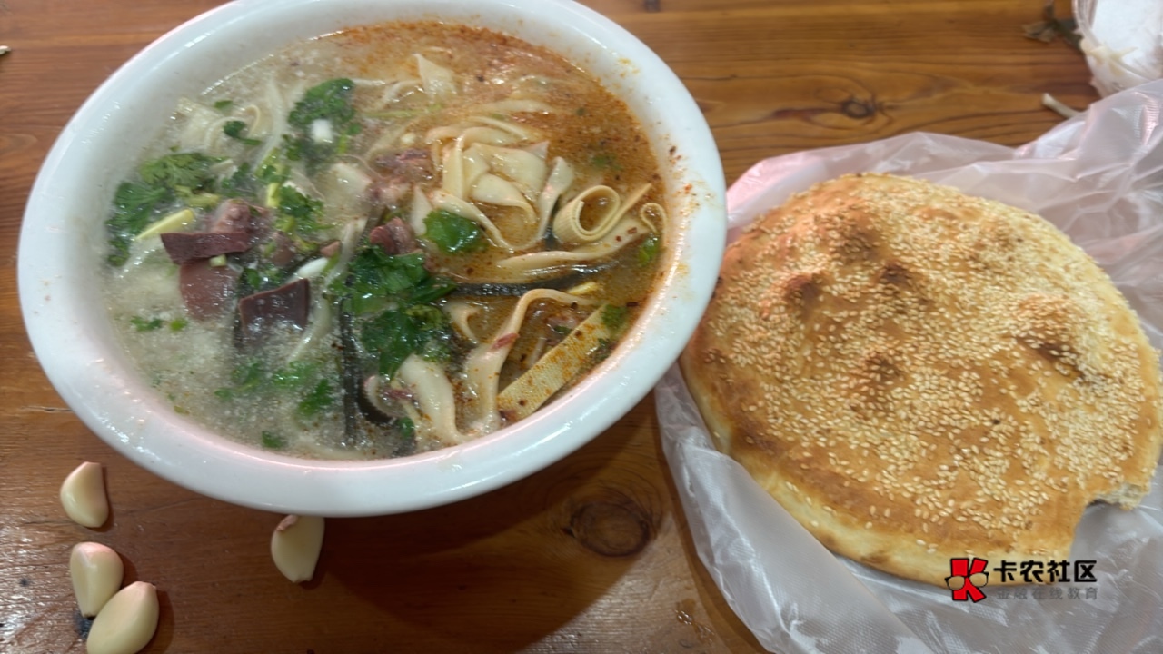 还是乡镇好。烧饼一块五面六块

37 / 作者:海阔天天空 / 