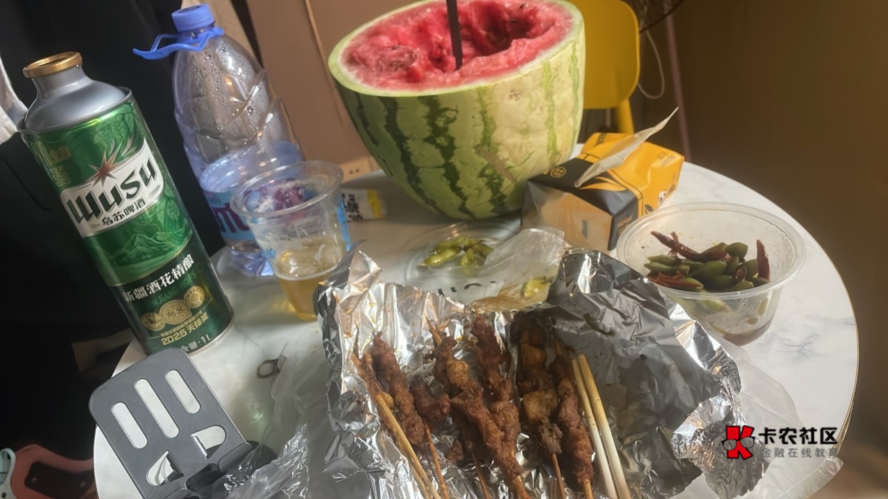 乌苏啤酒，喝了打亲朋好友

2 / 作者:溜达发财 / 