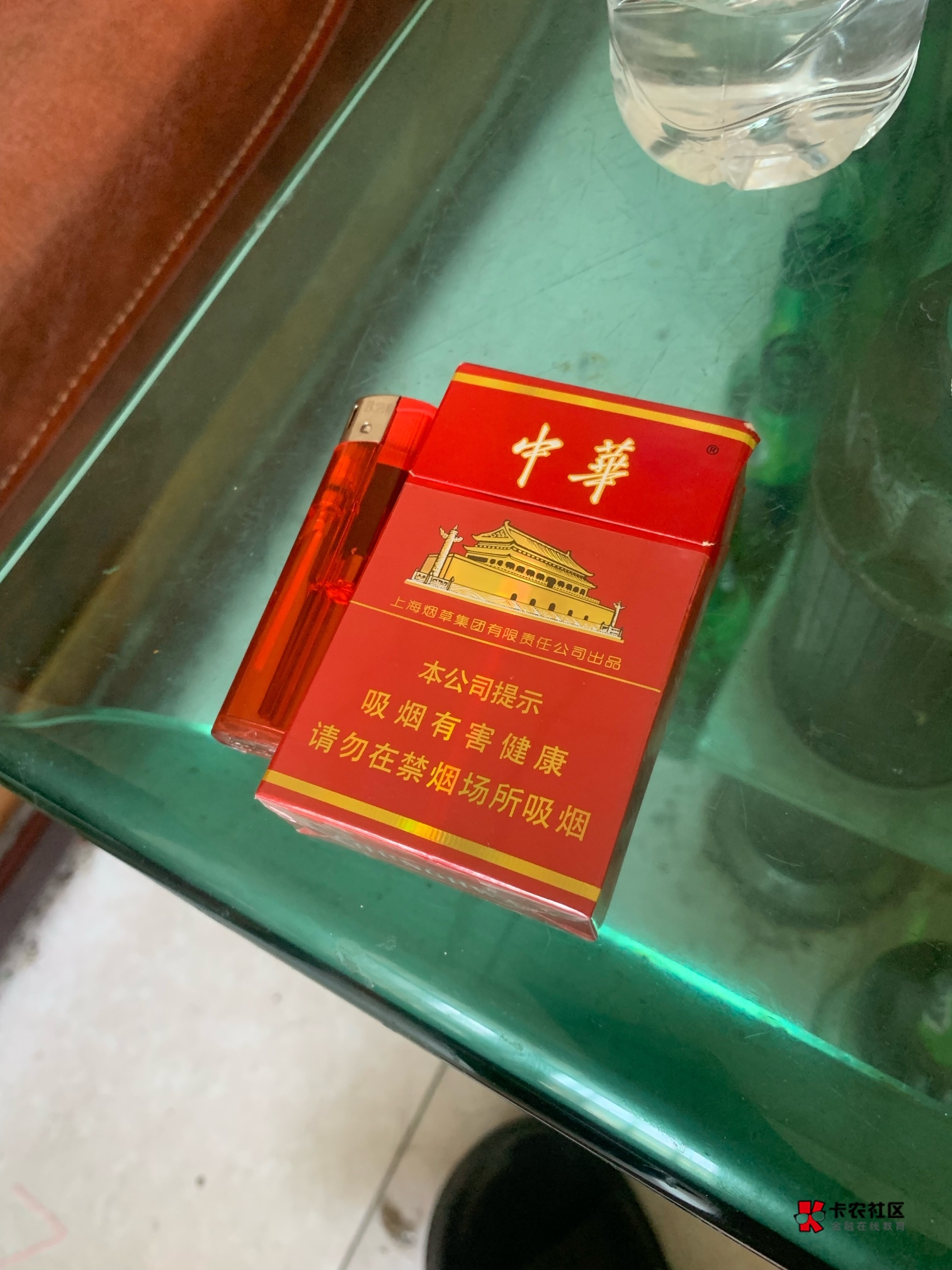 我们村附近有9个超市，其中三家我欠帐，打算去信用最好的那一家拿两条华子，把另外两13 / 作者:多年的老哥 / 
