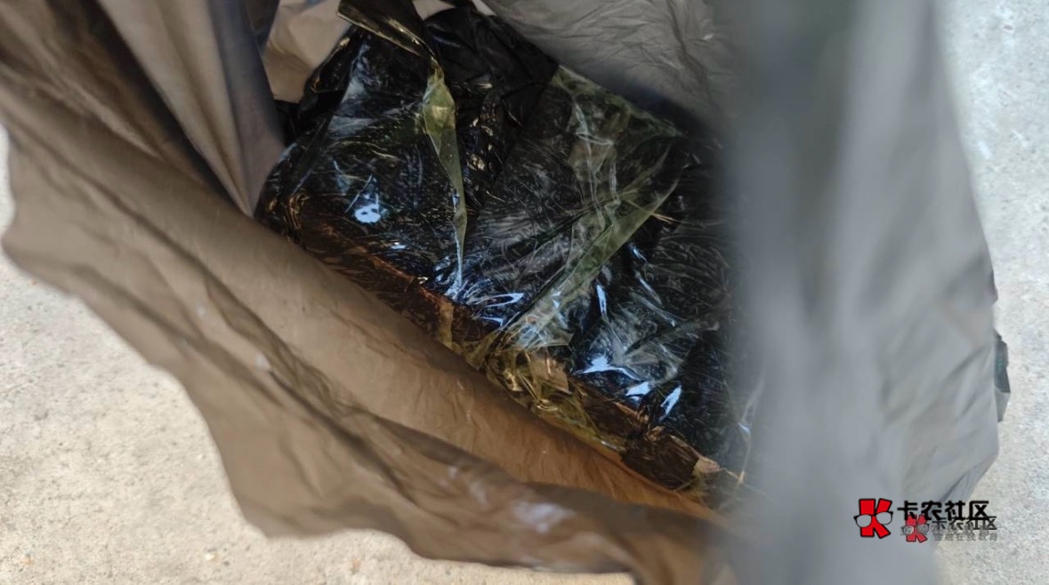 这个瓜吃的亦真亦假的，主要是图片上这个操作我属实不能理解，这都什么年代了，古惑仔2 / 作者:过头了34 / 