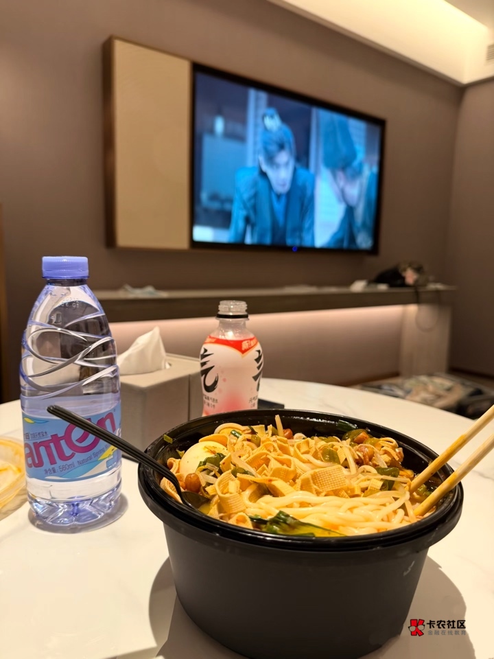 住宿一天50+吃饭烟水=100多毛，也就是说每天要申请100多才能勉强维持生活，压力太大了92 / 作者:包罗万象TM / 