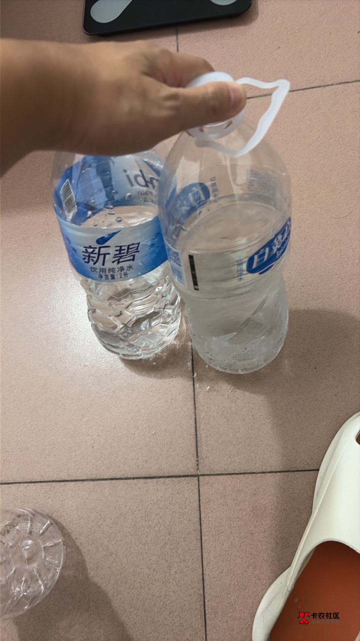 好痛苦啊老哥 一天喝三瓶挂壁水 尿太多了

37 / 作者:卡农猪头肉 / 