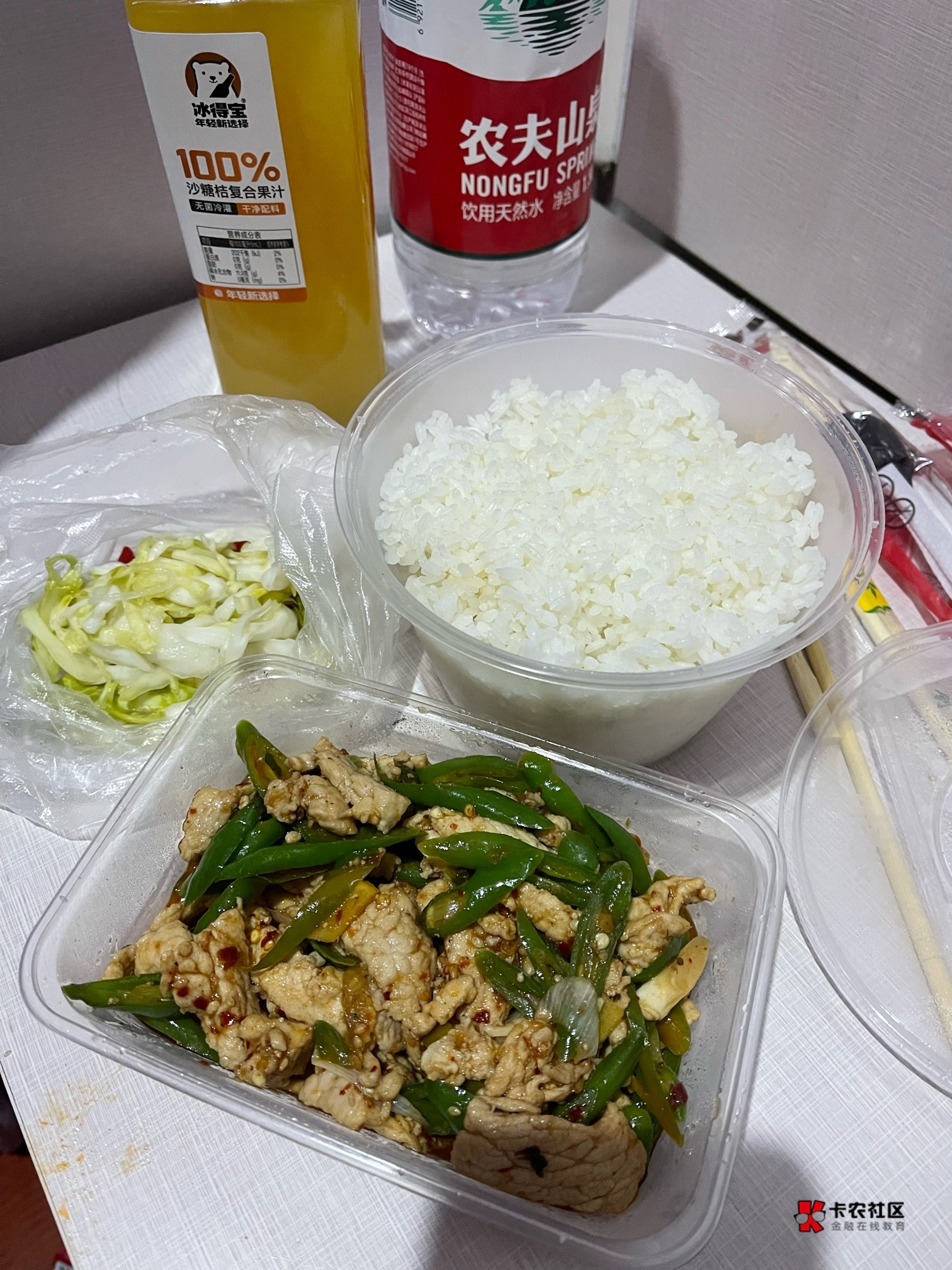 实体店15毛的量还有谁？搭配一瓶果汁那是绝配。果汁才3毛一个小朋友看店卖给我的。


58 / 作者:包罗万象TM / 