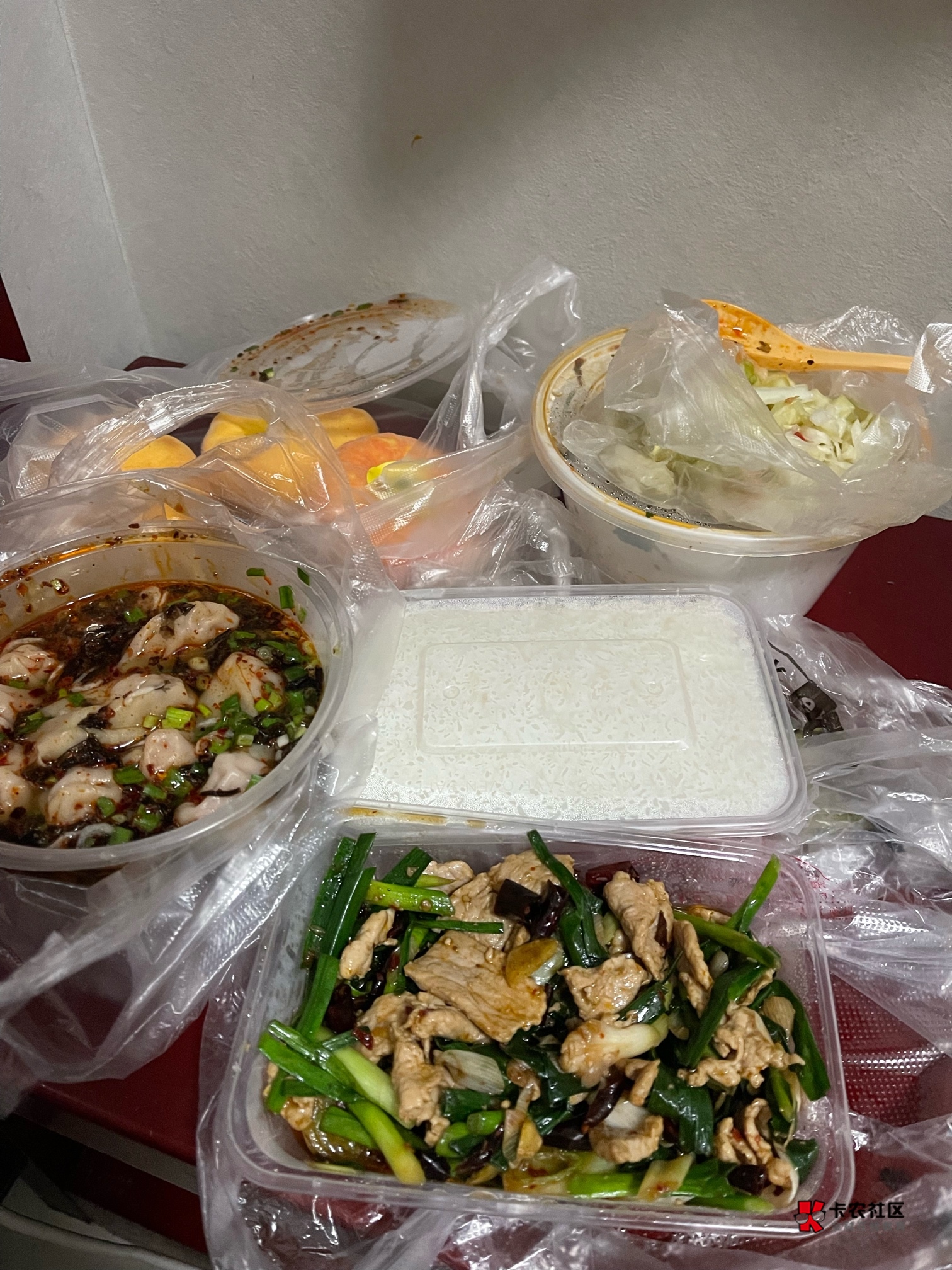 晚饭吃起来老哥们，我来吟诗一首：今朝有酒今朝醉，半盏清风半盏月；人生不过三万日，21 / 作者:包罗万象TM / 