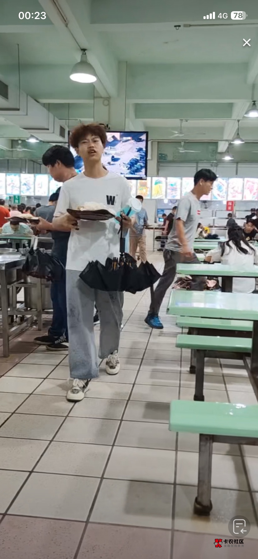 躺在床上的老哥多舒服哇不用做牛马被压榨

6 / 作者:平安是福me / 