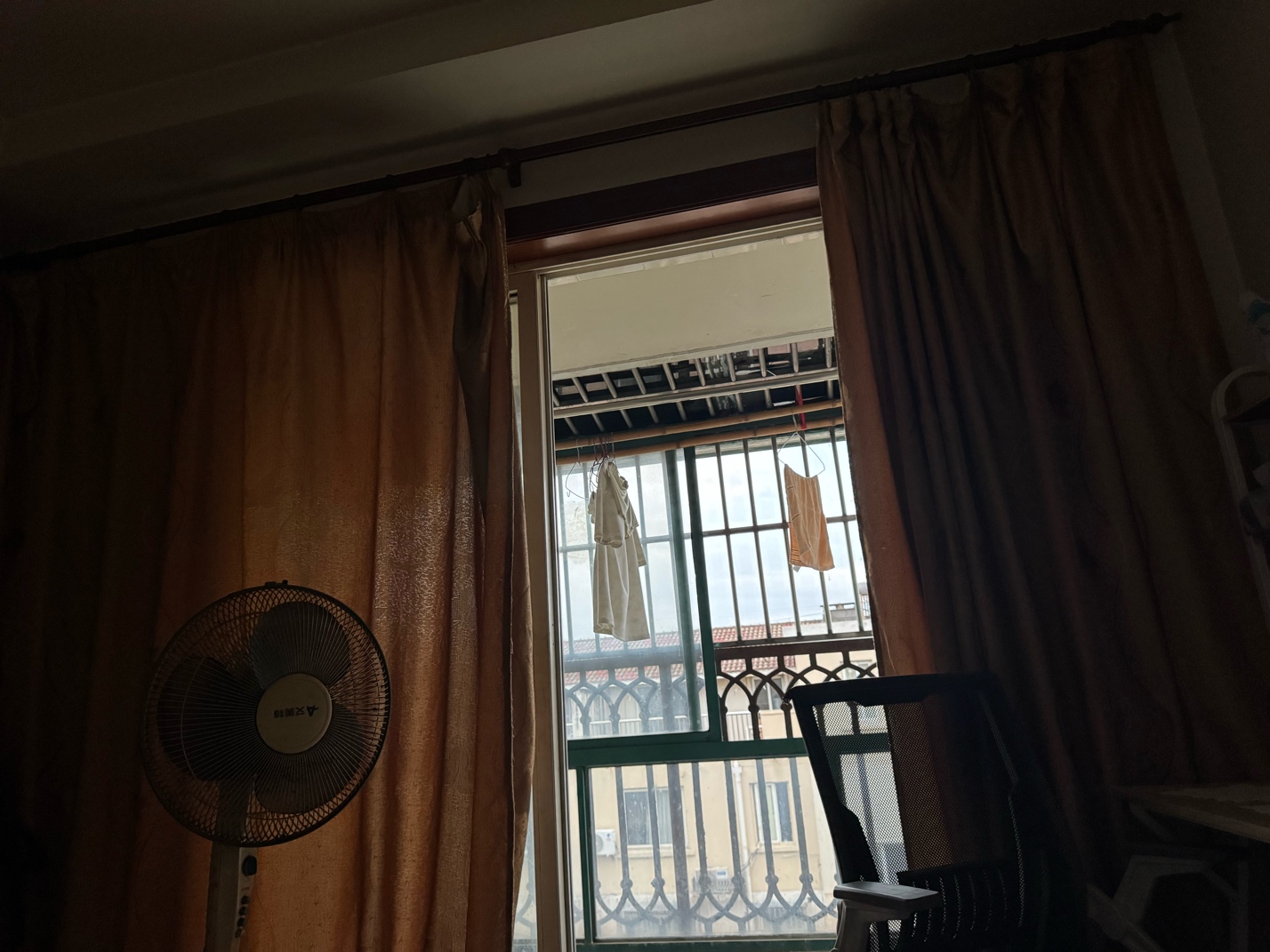 有枫景苑的老哥等会出来三五瓶吗

52 / 作者:今夜不听情话 / 