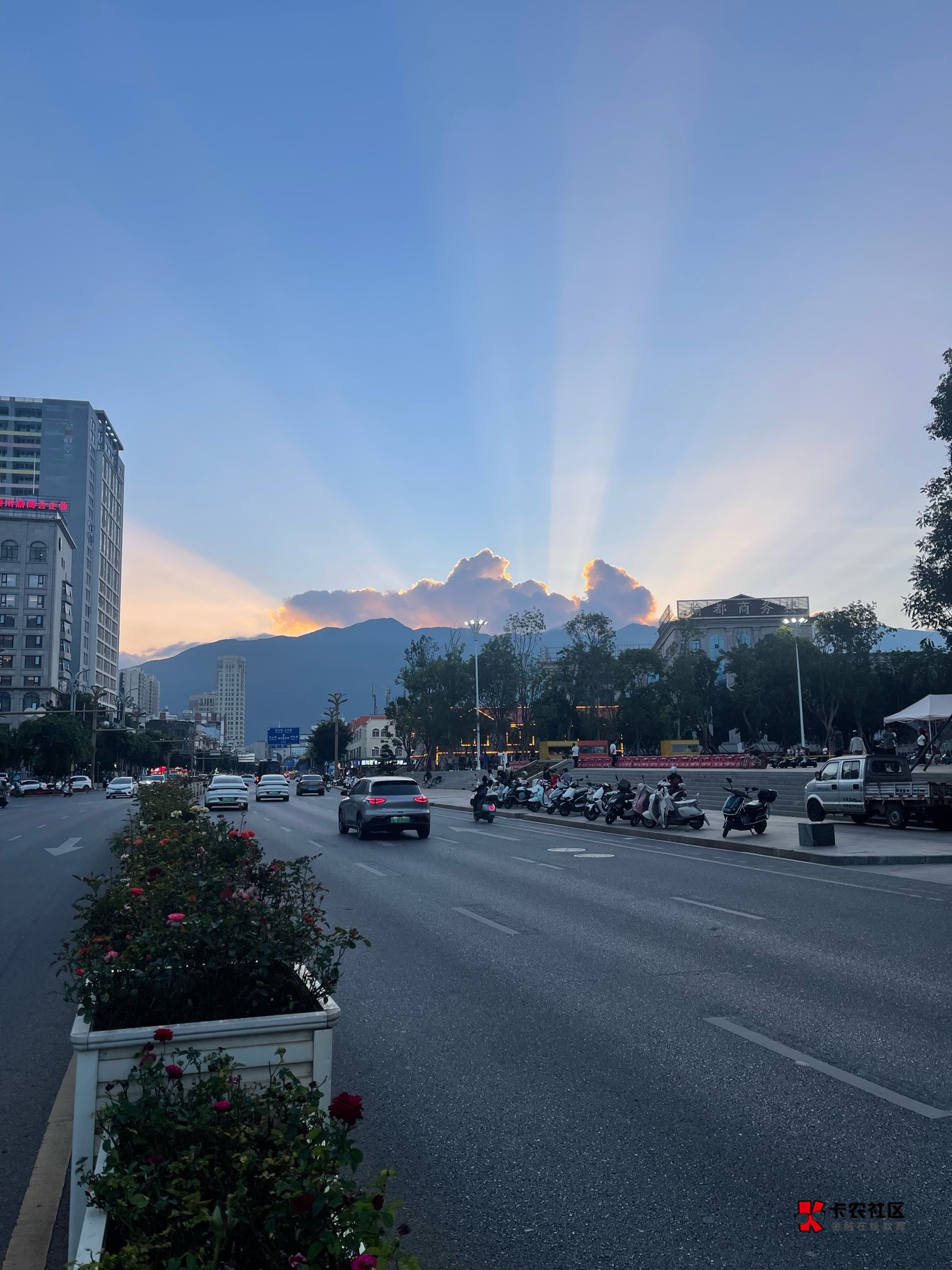 挂壁仔们！你们还在打螺丝吗？我们旅行的目的是什么？大声告诉我：唯自由不可辜负！彩97 / 作者:包罗万象TM / 