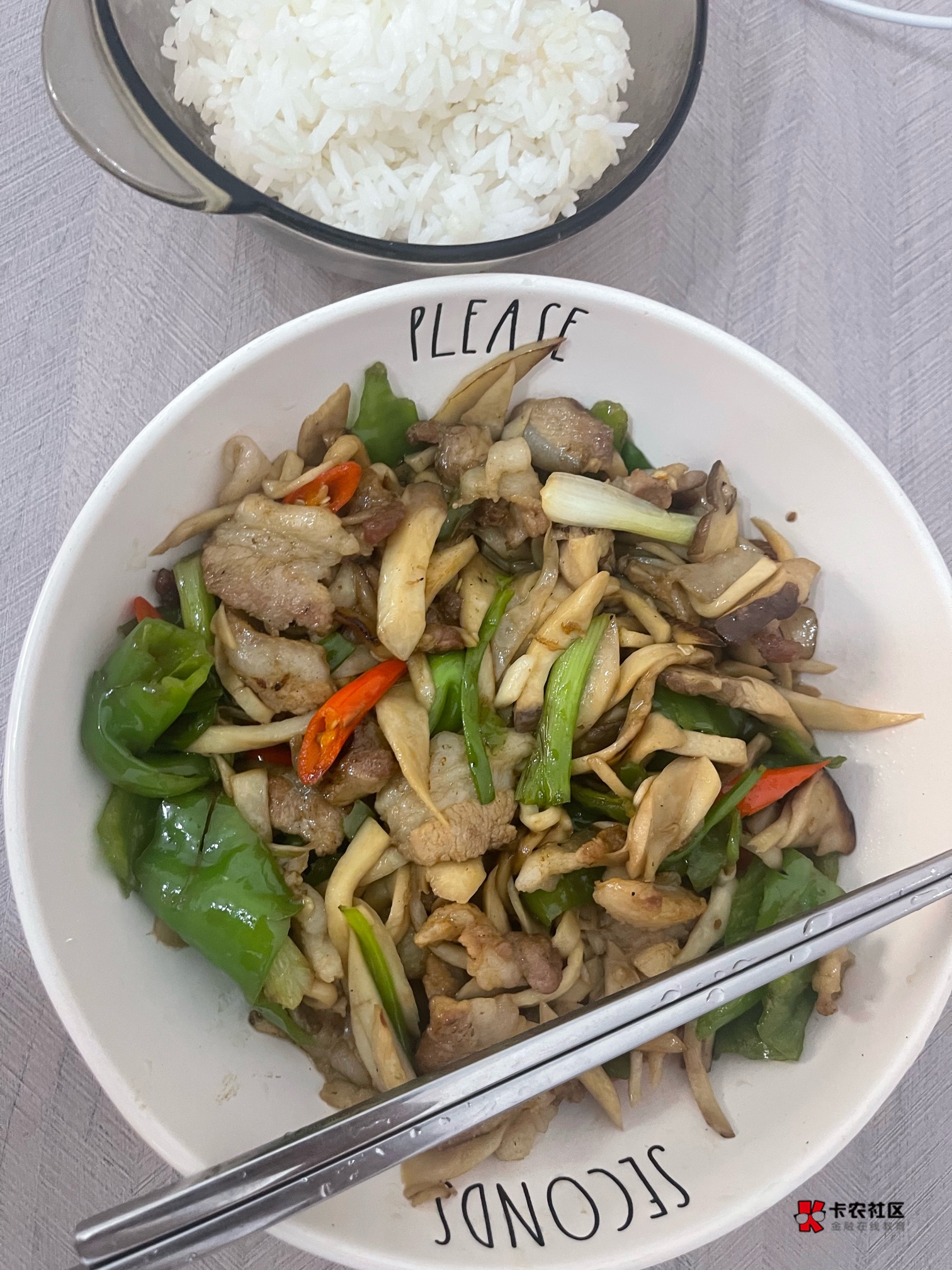无锡新疆深工一个没抢着 只能自己弄挂壁饭吃了

93 / 作者:肉吃的不 / 