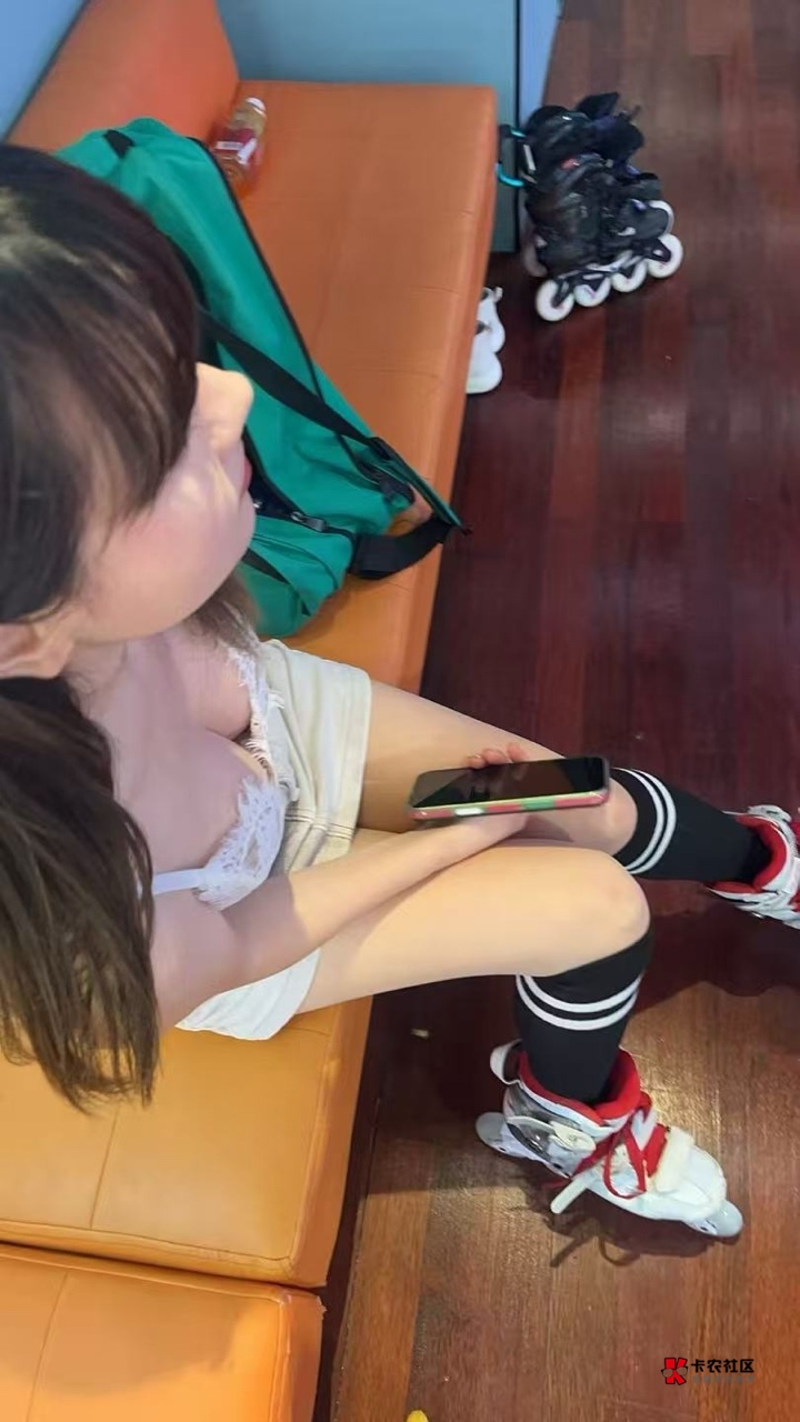 给老哥们丢脸了，搞了几天千问豆包差不多搞了5000多万吧，每天在网吧待99个小时感觉像11 / 作者:昼夜寻觅 / 