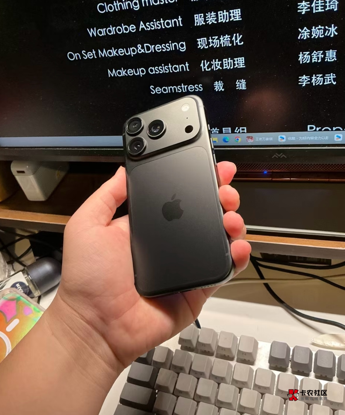 刚找亲叔借五块钱吃泡面。被他立马拉黑了。

57 / 作者:青梅煮酒论羊毛 / 