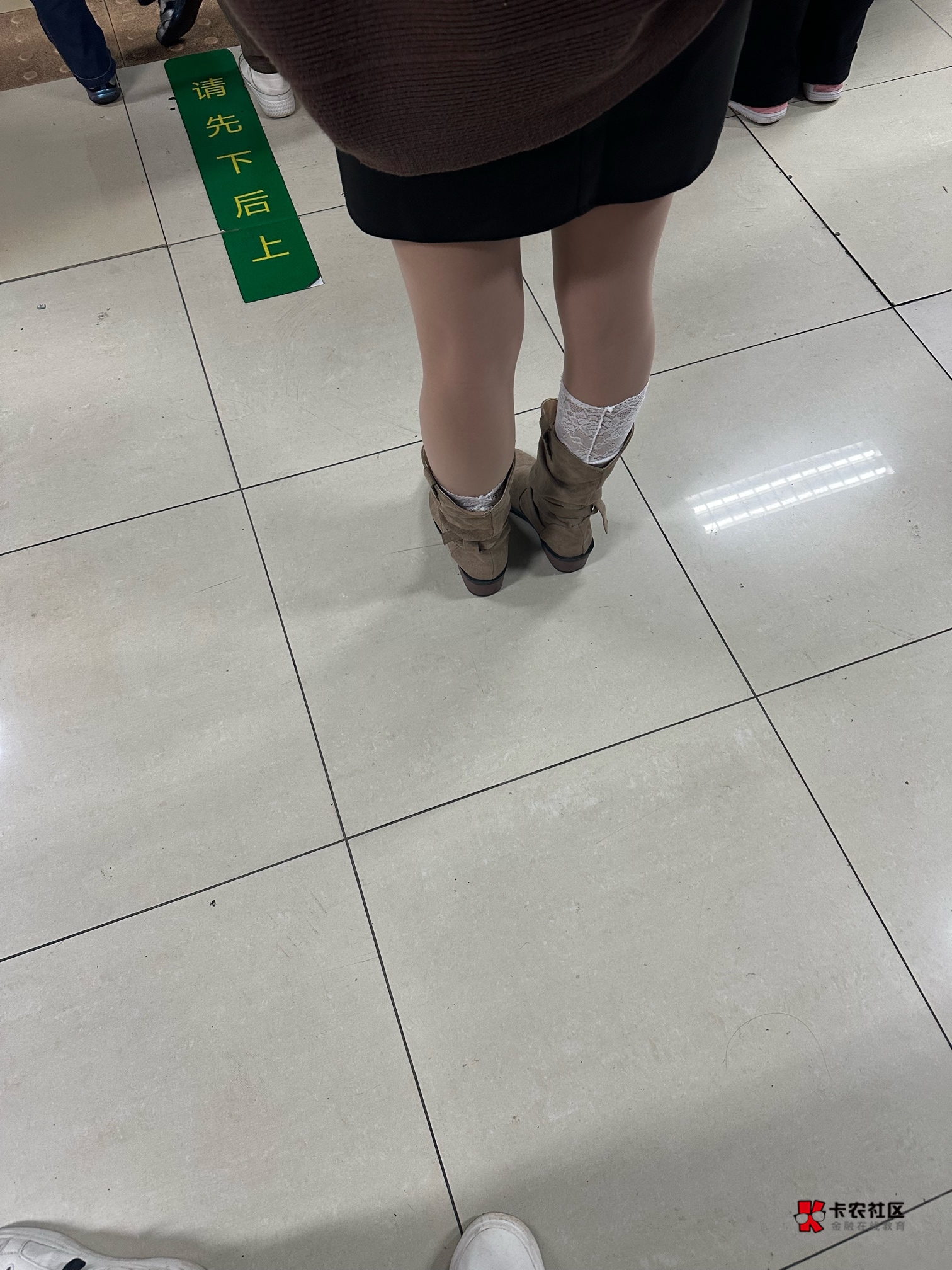 老哥们，国庆出来玩儿，女朋友不牵我手，还能要吗

68 / 作者:AAA建材王总 / 