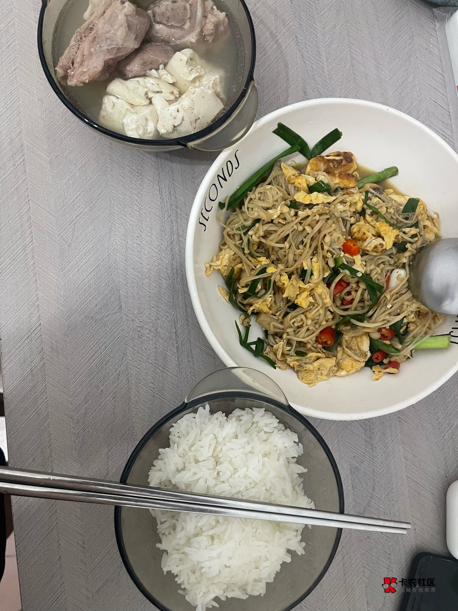 老哥们 二手的安卓机2-300的有啥推荐的呀 不然搞毛两台苹果不行

40 / 作者:肉吃的不 / 