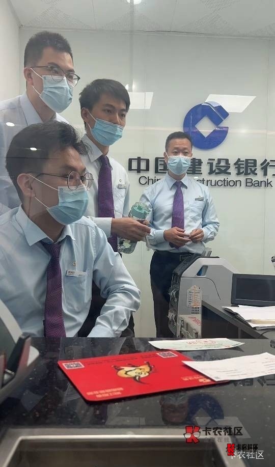 老哥们这么久以来都老老实实遵守规则
但总有几颗老鼠s不遵守，喜欢拉人头

23 / 作者:跳跳糖777 / 