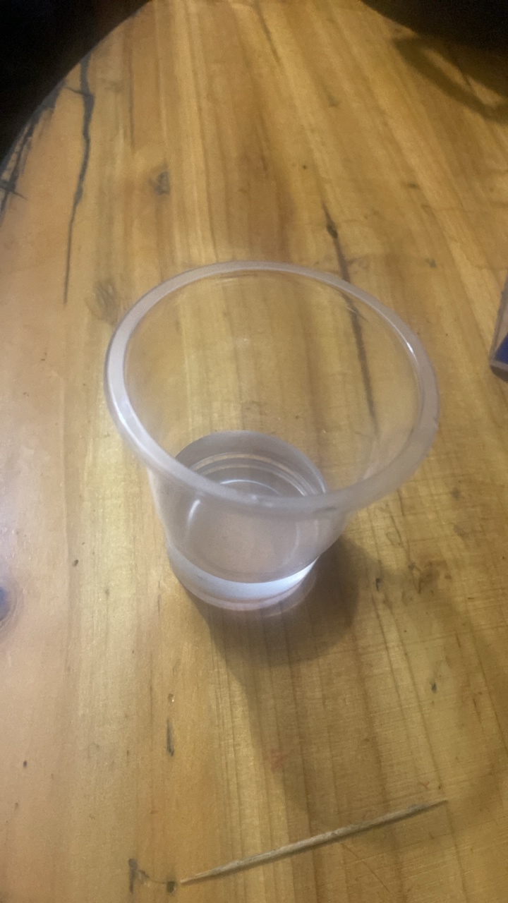 每天晚上喝一斤白酒  然后就睡不着  第二天班都不想上了。想戒又戒不掉   有老哥和我50 / 作者:汉三爱养狗 / 